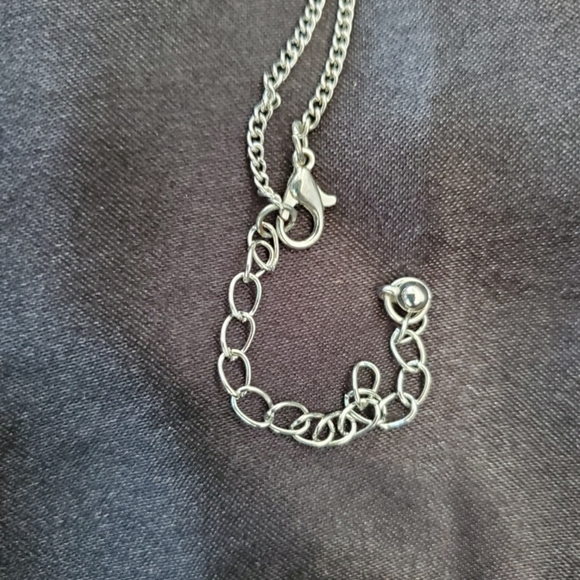 Talon Pendant on chain with genuine Amethyst Crystals necklace - Picture 8 of 9